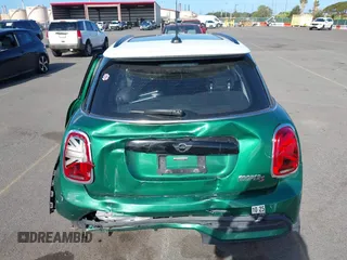2022 MINI Hardtop 4 Door Cooper S z VIN WMW53DK0XN2R31678, wystawiony jako IAAI lot #41859367 z przebiegiem Nie podano mil oraz . Historia ofert i sprzedaży dostępna na DreamBid. Obrazek 17.