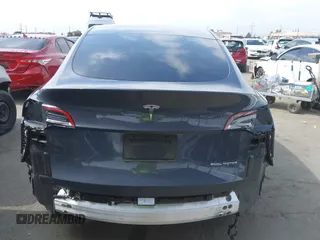 2022 Tesla Model Y Long Range z VIN 7SAYGDEE6NF364994, wystawiony jako IAAI lot #42322587 z przebiegiem 41 572 mil mil oraz . Historia ofert i sprzedaży dostępna na DreamBid. Obrazek 17.