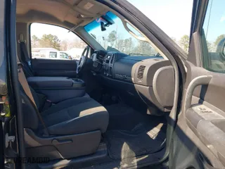 2007 Chevrolet Silverado 1500 LT w/1LT with VIN 2GCEK13C371608346, listed as a IAAI auction lot 41417978 with 171,167 mi miles. Bid and sale history available at carsss.com. Image 5.