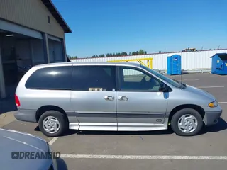 2000 Dodge Caravan SE with VIN 1B4GP44G1YB680819, listed as a IAAI auction lot 42057681 with 23,422 mi miles. Bid and sale history available at carsss.com. Image 12.
