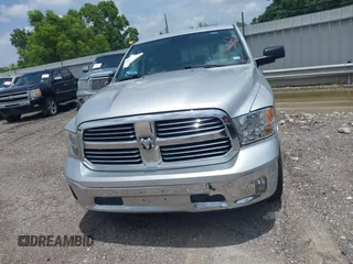 2015 Ram 1500 Outdoorsman z VIN 1C6RR6LT1FS729280, wystawiony jako IAAI lot #42445245 z przebiegiem 175 649 mil mil oraz . Historia ofert i sprzedaży dostępna na DreamBid. Obrazek 12.