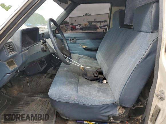 1988 Toyota Pickup z VIN JT4RN50R0J5122639, wystawiony jako Copart lot #52792445 z przebiegiem 233 407 mil mil oraz Szkody całkowita. Historia ofert i sprzedaży dostępna na DreamBid. Obrazek 7.