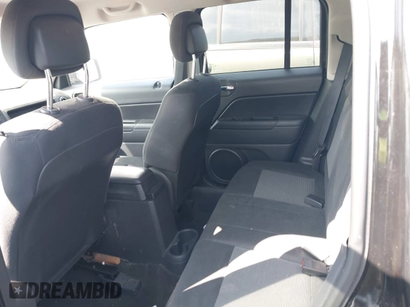 2014 Jeep Patriot Latitude z VIN 1C4NJPFB9ED549989, wystawiony jako IAAI lot #42656294 z przebiegiem 89 945 mil mil oraz . Historia ofert i sprzedaży dostępna na DreamBid. Obrazek 8.