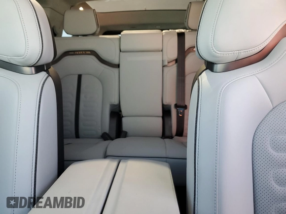 2023 Rivian R1S Adventure z VIN 7PDSGABA1PN021963, wystawiony jako Copart lot #43451105 z przebiegiem 165 mil mil oraz Szkody całkowita. Historia ofert i sprzedaży dostępna na DreamBid. Obrazek 10.