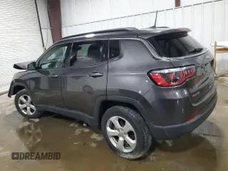 2019 Jeep Compass Latitude z VIN 3C4NJDBB4KT670391, wystawiony jako Copart lot #61283805 z przebiegiem 80 584 mil mil oraz Szkoda całkowita • Salvage title. Historia ofert i sprzedaży dostępna na DreamBid. Obrazek 2.