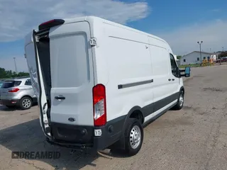 2023 Ford Transit z VIN 1FTBW9CG7PKB84159, wystawiony jako IAAI lot #42772115 z przebiegiem 6 945 mil mil oraz . Historia ofert i sprzedaży dostępna na DreamBid. Obrazek 4.