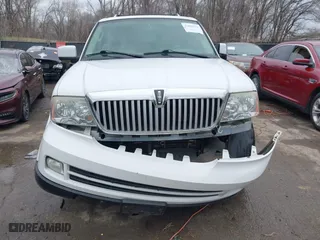 2006 Lincoln Navigator Luxury with VIN 5LMFU285X6LJ21094, listed as a IAAI auction lot 41806373 with 307,588 mi miles. Bid and sale history available at carsss.com. Image 12.