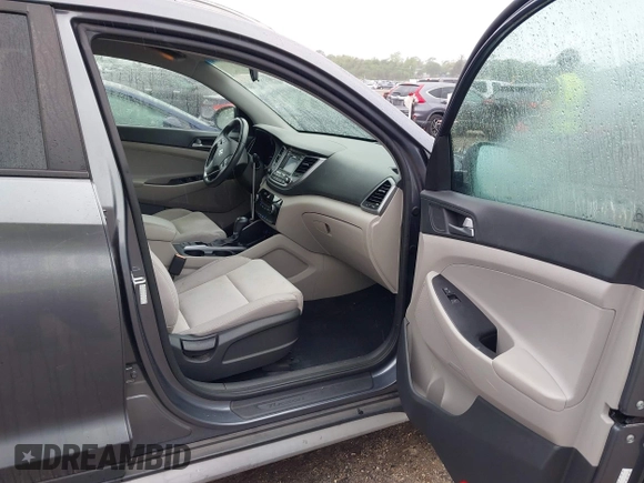 2017 Hyundai Tucson Value z VIN KM8J33A28HU399978, wystawiony jako IAAI lot #41987370 z przebiegiem 96 958 mil mil oraz . Historia ofert i sprzedaży dostępna na DreamBid. Obrazek 5.