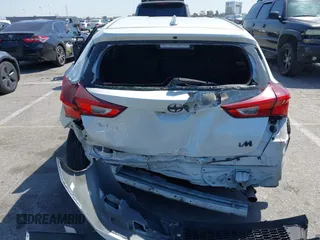 2016 Scion iM z VIN JTNKARJE4GJ517211, wystawiony jako IAAI lot #41991385 z przebiegiem 133 763 mil mil oraz . Historia ofert i sprzedaży dostępna na DreamBid. Obrazek 17.