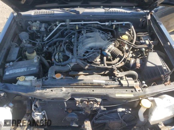 2000 Nissan Frontier XE z VIN 1N6ED26T3YC411827, wystawiony jako Copart lot #48612455 z przebiegiem 140 373 mil mil oraz Czysty tytuł • Clean title. Historia ofert i sprzedaży dostępna na DreamBid. Obrazek 11.