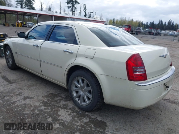 2007 Chrysler 300 C with VIN 2C3KA63HX7H898174, listed as a IAAI auction lot 42000604 with 73,493 mi miles. Bid and sale history available at carsss.com. Image 3.