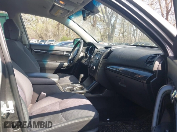 2011 Kia Sorento LX with VIN 5XYKT3A15BG126618, listed as a IAAI auction lot 41929422 with 192,781 mi miles. Bid and sale history available at carsss.com. Image 5.
