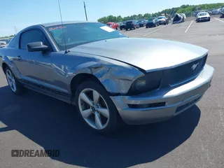 2007 Ford Mustang Deluxe z VIN 1ZVFT80N275222240, wystawiony jako IAAI lot #42306349 z przebiegiem 241 076 mil mil oraz . Historia ofert i sprzedaży dostępna na DreamBid. Obrazek 1.