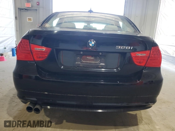 2011 BMW 3 Series 328i xDrive z VIN WBAPK5C55BF123867, wystawiony jako Copart lot #54008675 z przebiegiem 136 222 mil mil oraz Szkoda całkowita • Salvage title. Historia ofert i sprzedaży dostępna na DreamBid. Obrazek 6.