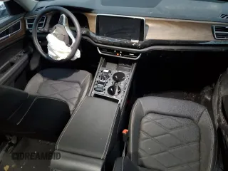 2024 Volkswagen Atlas SE with VIN 1V2LR2CA4RC580463, listed as a Copart auction lot 81372744 with 300 mi miles and Salvage title. Bid and sale history available at DreamBid. Image 8.