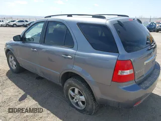 2008 Kia Sorento LX z VIN KNDJC735885836309, wystawiony jako IAAI lot #41972002 z przebiegiem 199 357 mil mil oraz . Historia ofert i sprzedaży dostępna na DreamBid. Obrazek 3.