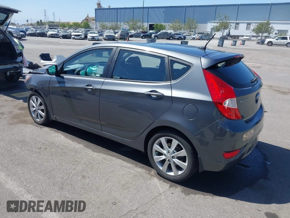 2012 Hyundai Accent SE z VIN KMHCU5AE5CU022142, wystawiony jako IAAI lot #42203812 z przebiegiem 89 196 mil mil oraz . Historia ofert i sprzedaży dostępna na DreamBid. Obrazek 3.