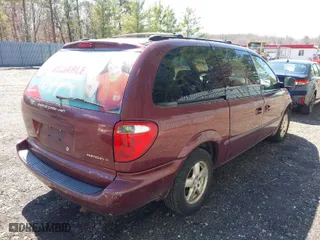 2002 Dodge Caravan Sport with VIN 2B4GP44392R735684, listed as a IAAI auction lot 41879588 with 207,266 mi miles. Bid and sale history available at carsss.com. Image 4.