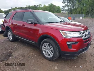 2018 Ford Explorer XLT z VIN 1FM5K8D83JGA61538, wystawiony jako IAAI lot #42011649 z przebiegiem 113 510 mil mil oraz . Historia ofert i sprzedaży dostępna na DreamBid. Obrazek 1.