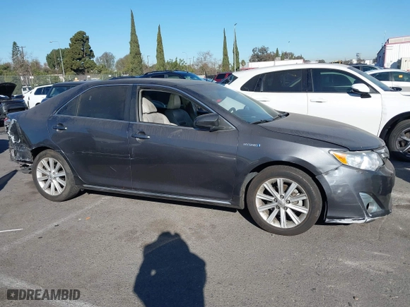 2014 Toyota Camry Hybrid LE with VIN 4T1BD1FK5EU106743, listed as a IAAI auction lot 41323019 with 84,511 mi miles. Bid and sale history available at carsss.com. Image 14.
