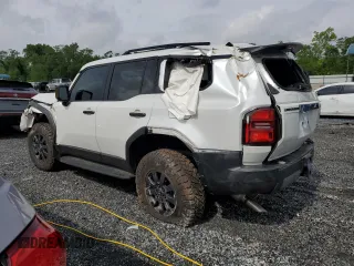 2024 Toyota Land Cruiser z VIN JTEABFAJ9RK004196, wystawiony jako Copart lot #54755695 z przebiegiem Nie podano mil oraz Szkody całkowita. Historia ofert i sprzedaży dostępna na DreamBid. Obrazek 2.