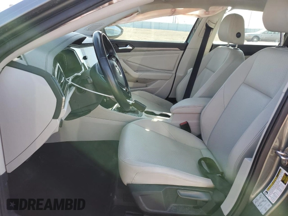 2019 Volkswagen Jetta SEL z VIN 3VWE57BU6KM035753, wystawiony jako Copart lot #50875975 z przebiegiem 93 648 mil mil oraz Szkoda całkowita • Salvage title. Historia ofert i sprzedaży dostępna na DreamBid. Obrazek 7.
