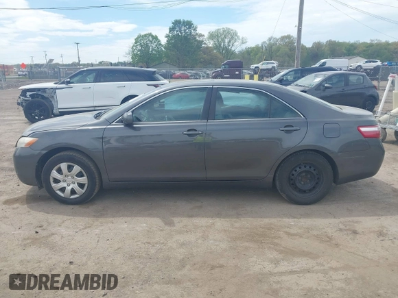 2008 Toyota Camry LE z VIN 4T4BE46K98R013524, wystawiony jako IAAI lot #42234537 z przebiegiem Nie podano mil oraz . Historia ofert i sprzedaży dostępna na DreamBid. Obrazek 14.