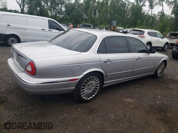 2005 Jaguar XJ Vanden Plas z VIN SAJWA82C15SG37427, wystawiony jako Copart lot #60749795 z przebiegiem 90 122 mil mil oraz Czysty tytuł • Clean title. Historia ofert i sprzedaży dostępna na DreamBid. Obrazek 3.