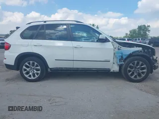 2011 BMW X5 35i z VIN 5UXZV4C55BL739890, wystawiony jako IAAI lot #42268402 z przebiegiem 82 719 mil mil oraz . Historia ofert i sprzedaży dostępna na DreamBid. Obrazek 14.