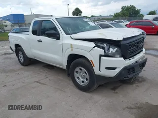 2024 Nissan Frontier S z VIN 1N6ED1CLXRN632782, wystawiony jako IAAI lot #42365315 z przebiegiem 9 387 mil mil oraz . Historia ofert i sprzedaży dostępna na DreamBid. Obrazek 1.