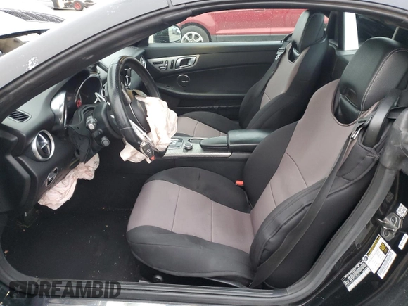 2018 Mercedes-Benz SLC 300 z VIN WDDPK3JA2JF155039, wystawiony jako Copart lot #88947625 z przebiegiem 66 385 mil mil oraz Szkoda całkowita • Salvage title. Historia ofert i sprzedaży dostępna na DreamBid. Obrazek 7.