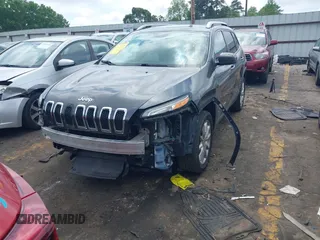 2017 Jeep Cherokee Limited z VIN 1C4PJLDB8HW526765, wystawiony jako IAAI lot #42136476 z przebiegiem 121 694 mil mil oraz . Historia ofert i sprzedaży dostępna na DreamBid. Obrazek 6.