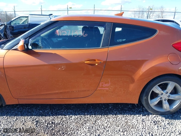 2015 Hyundai Veloster with VIN KMHTC6AD2FU225073, listed as a IAAI auction lot 41571336 with 128,819 mi miles. Bid and sale history available at carsss.com. Image 6.