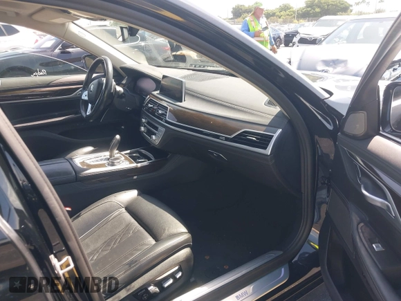2022 BMW 7 Series 740i with VIN WBA7T2C02NCH73426, listed as a IAAI auction lot 42641007 with 49,300 mi miles and . Bid and sale history available at DreamBid. Image 5.