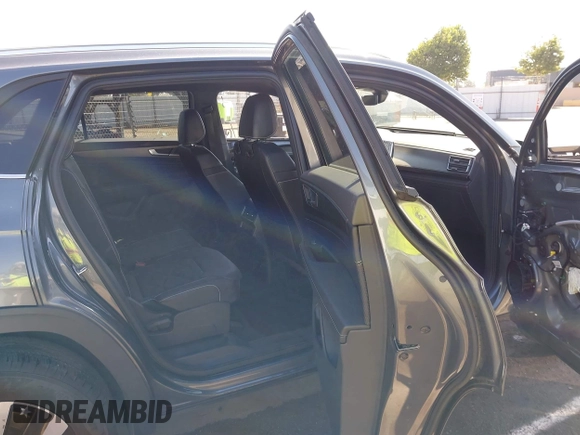 2024 Volkswagen Atlas SE z VIN 1V2LE2CA5RC225216, wystawiony jako IAAI lot #42156315 z przebiegiem 29 742 mil mil oraz . Historia ofert i sprzedaży dostępna na DreamBid. Obrazek 8.