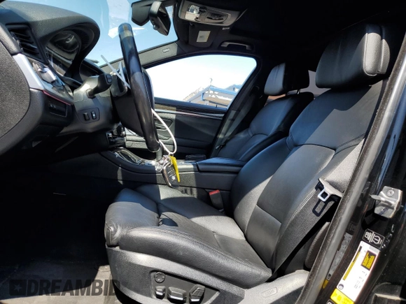 2013 BMW 5 Series 550i xDrive z VIN WBAFU9C54DDY72476, wystawiony jako Copart lot #56338925 z przebiegiem 76 018 mil mil oraz Szkoda całkowita • Salvage title. Historia ofert i sprzedaży dostępna na DreamBid. Obrazek 7.