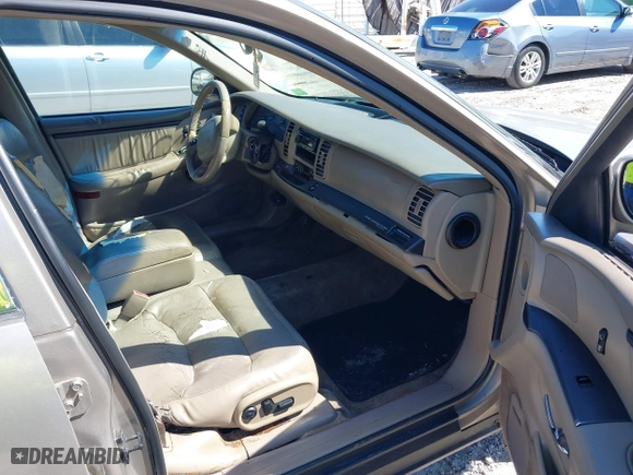 2000 Buick Park Avenue Ultra with VIN 1G4CU5219Y4205854, listed as a IAAI auction lot 41662383 with 211,249 mi miles. Bid and sale history available at carsss.com. Image 5.