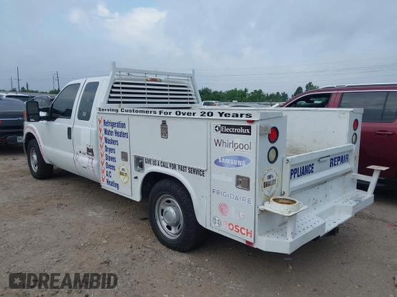 2013 Ford F-250 XL z VIN 1FT7X2A64DEA86642, wystawiony jako IAAI lot #42278335 z przebiegiem 253 022 mil mil oraz . Historia ofert i sprzedaży dostępna na DreamBid. Obrazek 3.