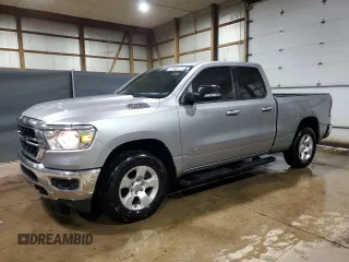 2022 Ram 1500 Big Horn z VIN 1C6SRFBT3NN145687, wystawiony jako Copart lot #56874995 z przebiegiem 26 324 mil mil oraz Czysty tytuł • Clean title. Historia ofert i sprzedaży dostępna na DreamBid. Obrazek 1.