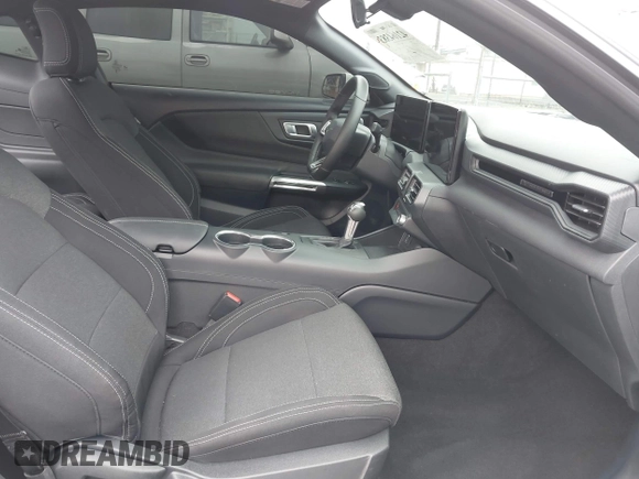2024 Ford Mustang EcoBoost z VIN 1FA6P8TH3R5109662, wystawiony jako IAAI lot #42164383 z przebiegiem 3 336 mil mil oraz . Historia ofert i sprzedaży dostępna na DreamBid. Obrazek 5.