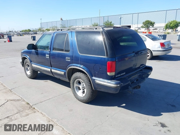 1999 Chevrolet Blazer LS z VIN 1GNCS13W0X2125101, wystawiony jako IAAI lot #42311277 z przebiegiem Nie podano mil oraz . Historia ofert i sprzedaży dostępna na DreamBid. Obrazek 3.