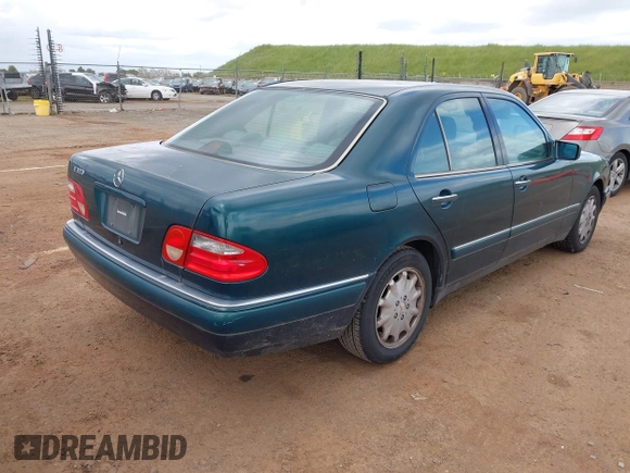 1996 Mercedes-Benz E-Class with VIN WDBJF55F7TJ022572, listed as a IAAI auction lot 41936649 with 187,706 mi miles. Bid and sale history available at carsss.com. Image 4.