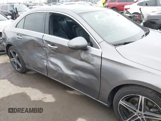2021 Mercedes-Benz A 220 z VIN W1K3G4EB6MJ316650, wystawiony jako IAAI lot #42099393 z przebiegiem 27 510 mil mil oraz . Historia ofert i sprzedaży dostępna na DreamBid. Obrazek 6.