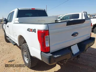 2017 Ford F-250 XLT с VIN 1FT7X2B61HEC10144, выставлен на аукционе IAAI как лот 42256812 с пробегом 123 380 миль миль и . История ставок и продаж доступна на DreamBid. Изображение 3.
