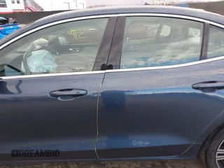 2019 Volvo S60 Inscription with VIN 7JRA22TL3KG002319, listed as a IAAI auction lot 40992140 with 44,095 mi miles. Bid and sale history available at carsss.com. Image 14.