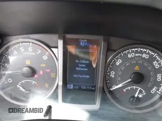 2018 Toyota Tacoma SR5 z VIN 3TMDZ5BN0JM051283, wystawiony jako IAAI lot #42008928 z przebiegiem 106 155 mil mil oraz . Historia ofert i sprzedaży dostępna na DreamBid. Obrazek 7.