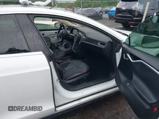 2013 Tesla Model S Performance z VIN 5YJSA1CP9DFP20778, wystawiony jako IAAI lot #42511532 z przebiegiem Nie podano mil oraz . Historia ofert i sprzedaży dostępna na DreamBid. Obrazek 5.