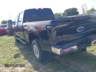 2017 Ford F-250 Lariat с VIN 1FT7W2BT2HEB89913, выставлен на аукционе IAAI как лот 41949233 с пробегом Не указан миль и . История ставок и продаж доступна на DreamBid. Изображение 3.