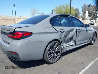 2021 BMW 5 Series M550i xDrive z VIN WBA13BK04MCF86288, wystawiony jako IAAI lot #41949946 z przebiegiem 40 944 mil mil oraz . Historia ofert i sprzedaży dostępna na DreamBid. Obrazek 6.