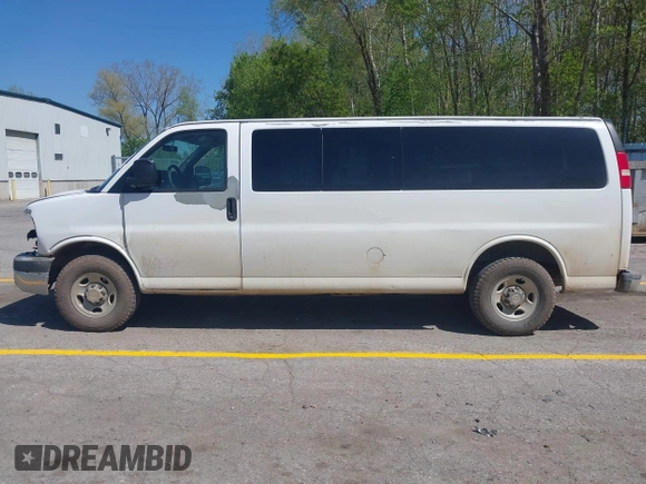 2012 Chevrolet Express Passenger 1LT z VIN 1GAZG1FA4C1189350, wystawiony jako IAAI lot #42246336 z przebiegiem 239 216 mil mil oraz . Historia ofert i sprzedaży dostępna na DreamBid. Obrazek 14.